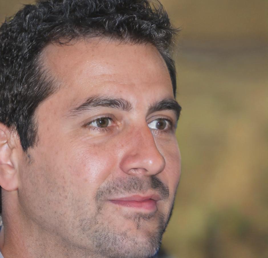 Portret van Kemal Vestergaard, frontend specialist